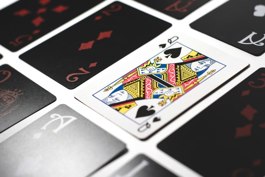 How Live Dealers Transformed Online Casinos: A Game Changer